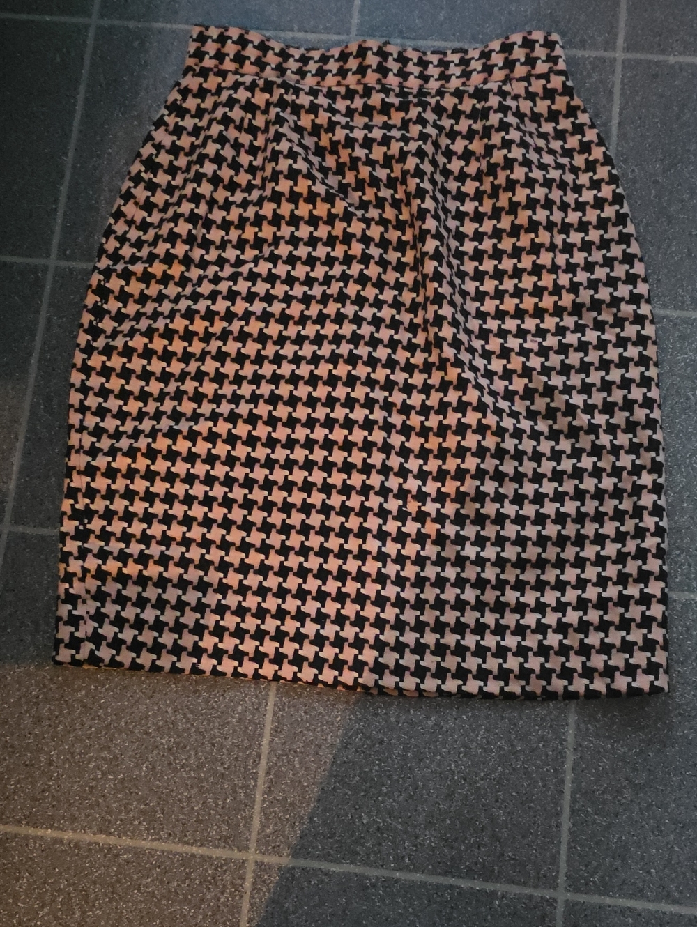Women's Black and Pink Houndstooth Pencil Skirt